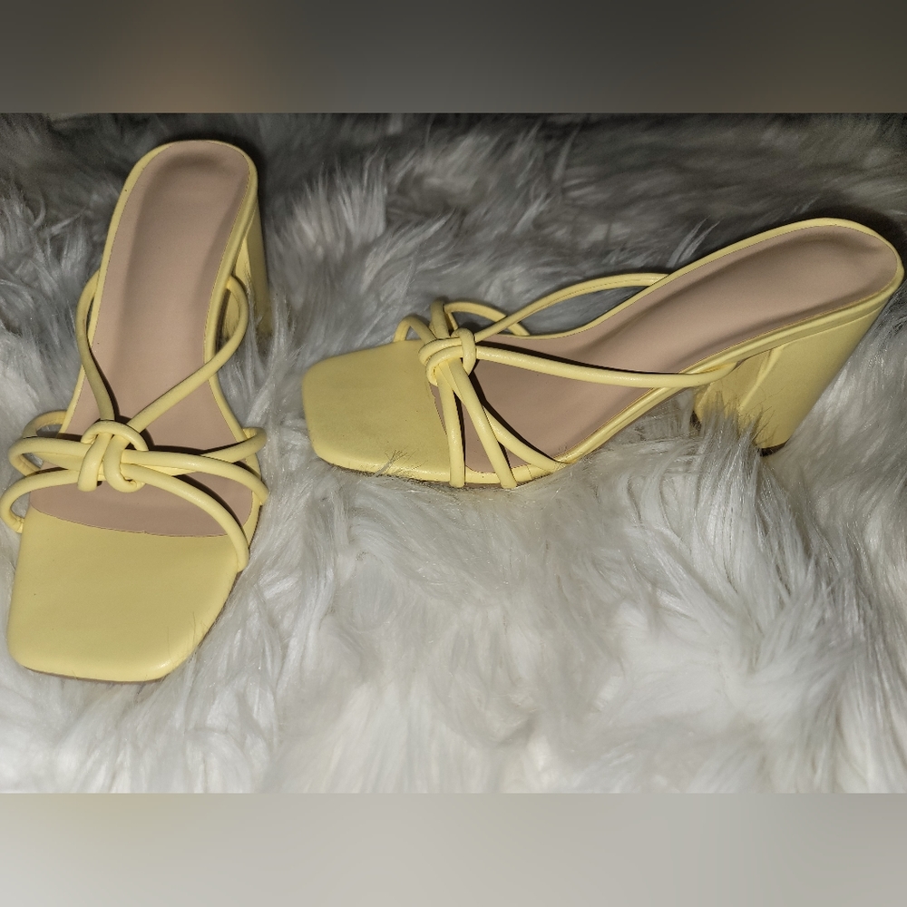 Heels - Picture 2 of 2